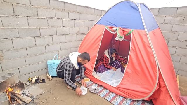 Trapped in the storm and rain: the heroic action of the operator to help Saman and his disabled wif смотреть онлайн