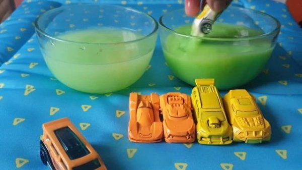 HOT WHEELS Colour Reveal x 4