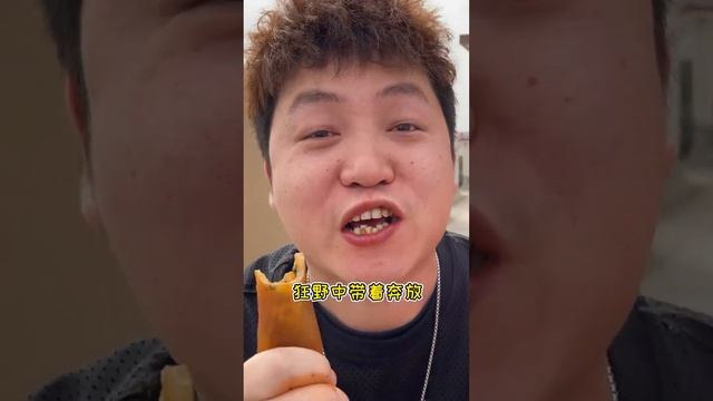 小時候吃方便麵vs長大後方便麵，小時候紅燒肉都不吃也要吃，長大後沒飯吃菜吃方便麵！【隔壁大哥與小李】 смотреть онлайн