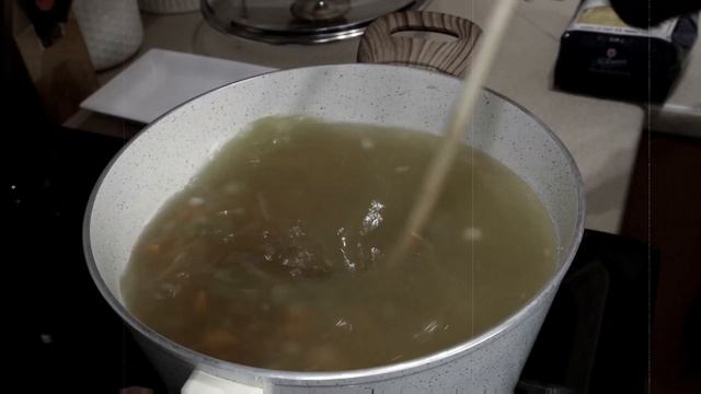 Chicken Soup with Ground Coriander and Capellini Spezzati смотреть онлайн