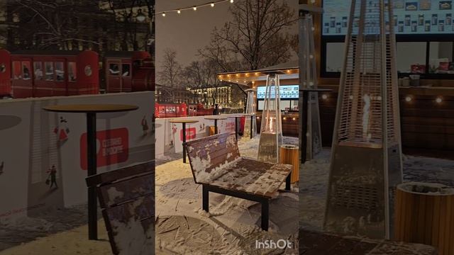 Каток с сердцем в Репенском сквере на Болотной площади. смотреть онлайн