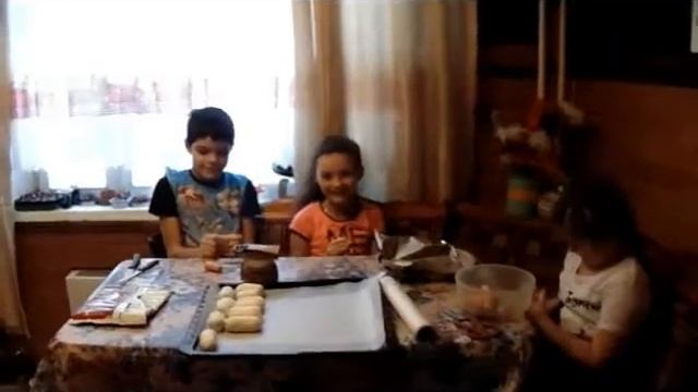 дети готовят пирожки смотреть онлайн