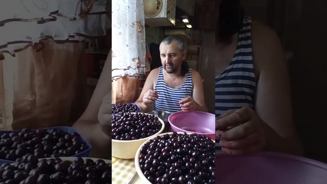 Вишня на варенье и компот... смотреть онлайн