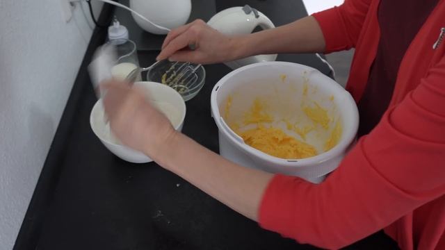 Einfaches Haselnuss Schnitten Rezept | Mit Vanillepudding | Blechkuchen | Back Rahmen смотреть онлайн