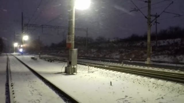 ЭП2К с пассажирским поездом смотреть онлайн
