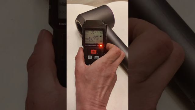 От чего плавится мозг у женщин #электромагнитноеизлучение #излучение #электромагнитноеполе #фен смотреть онлайн