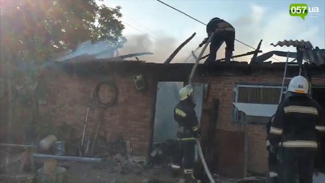 В Харьковской области спасатели не дали сгореть дому смотреть онлайн