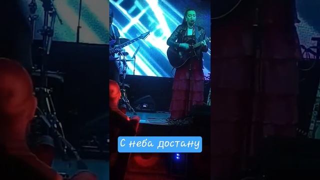 Спела свою самую щемящую песню вместе с бэндом. Клуб "Баба Люба", Ростов, 14.12.23 #live #авторское смотреть онлайн