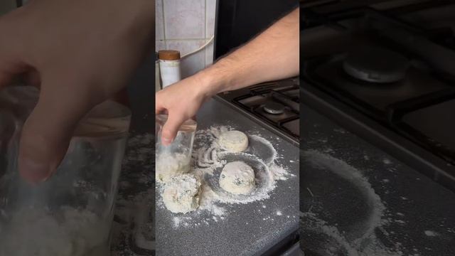 Хватит есть сырники со сгущенкой, вот вам солёные сырники красной рыбой и зеленью) смотреть онлайн