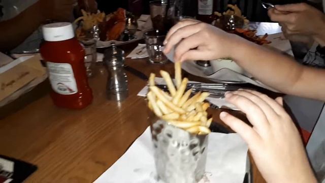 !!! Лобстер - Burger&Lobster - ресторан на Манхеттені (частина 3) смотреть онлайн