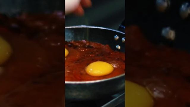 Shakshuka is made with 🍅, 🫑, & 🍳 - what else would you add? #Birthright #BirthrightIsrael смотреть онлайн