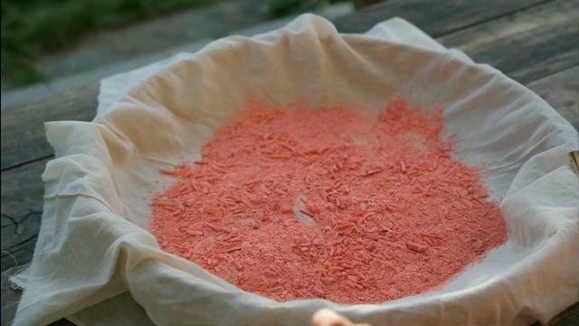 Jiuyue(九月) Surprisingly, using medicinal herbs to make rouge and fish bones to make gemstones! смотреть онлайн