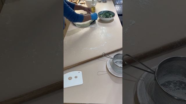 Пирог с тремя видами сыра🧀 и шпинатом. Секрет вкусного бездрожжевого теста смотреть онлайн