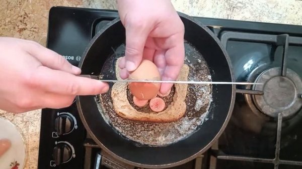 Яичница в хлебе. Простой и вкусный способ...