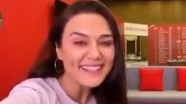 پشتو گپ زدن (پریتی زنتا) سینماگر مشهور هند Preti zenta speaks pashto 👏 смотреть онлайн