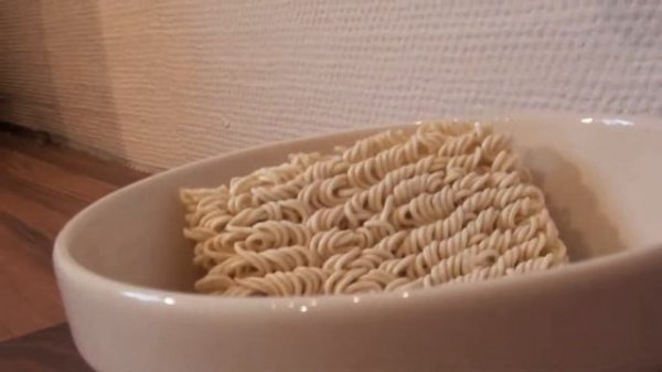 Ramen ┬─┬ノ( º _ ºノ)