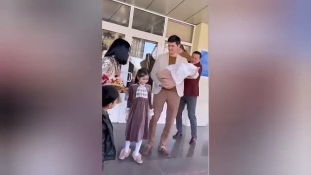 Parizodani Tantana bilan kutib olishdi, xush kelibsan Abdulqodir!!! смотреть онлайн