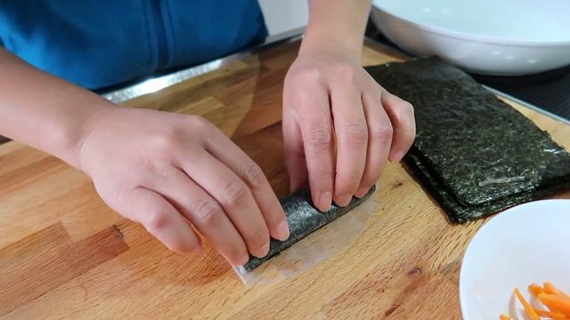 CRISPY RICE PAPER SEAWEED ROLLS (GIMMARI) WITH GLASS NOODLES | HOME COOKING | #simplychris смотреть онлайн