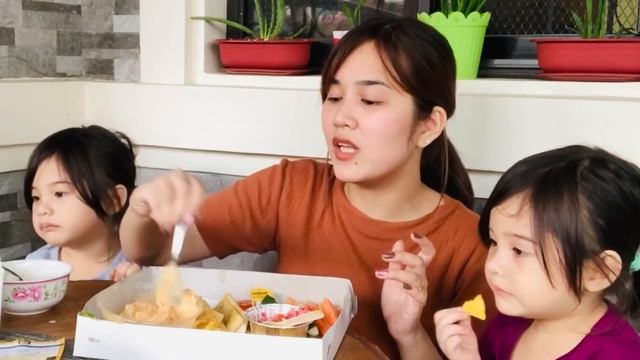 FOOD REVIEW: MEDITERRANEAN PLATTER (Special Hummus) WITH KENDALL & KYLIE смотреть онлайн