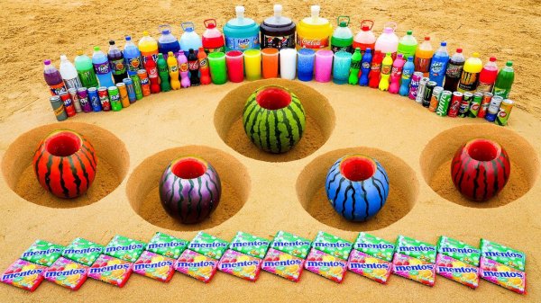 Арбуз против гигантской Coca-Cola, Pepsi, Fanta, Chupa Chups, Mirinda, Mtn Dew и Mentos