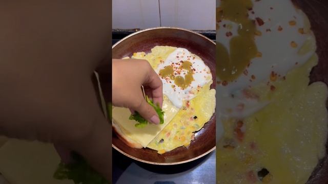 Cheese Corn Omelette Sandwich🥪#shorts #viral #egg #trending #food #healthy #corn #ytshorts #cheese смотреть онлайн