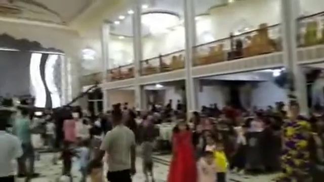 Zarina Kosonlik qiz tuyda davrada uynab qushiq aytdi super tuylar .... смотреть онлайн