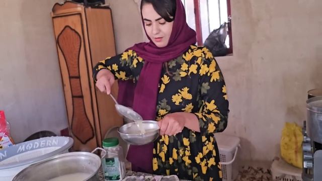 Parisa's hard work and effort to provide for herself and her child / nomadic documentary смотреть онлайн