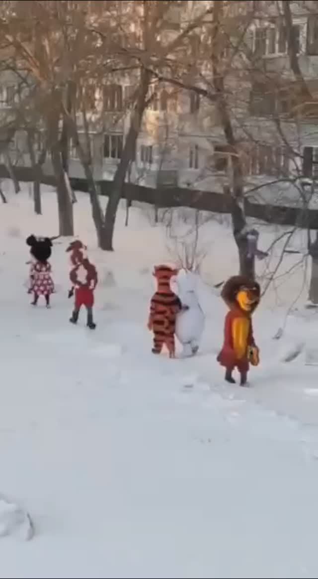 Праздники закончились. Под музыку "Каламбур" гости расходятся домой🤣😂🤣 смотреть онлайн