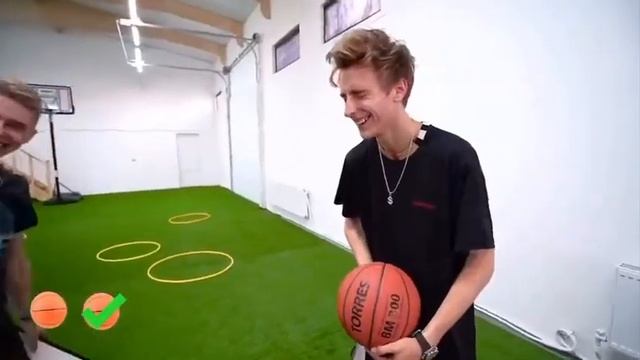 Влад А4. Баскетбольный челлендж смотреть онлайн