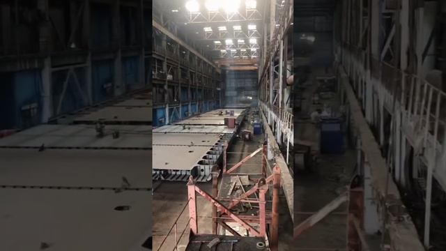 В Астрахани продолжается строительство первых отечественных судов-контейнеровозов смотреть онлайн