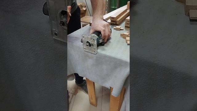 Столярные будни. Инженер по технике безопасности в слезах выбежал из цеха смотреть онлайн