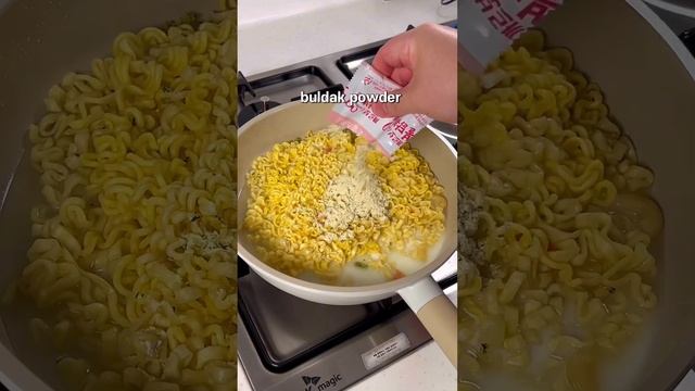 Real cheese carbonara buldak ramen combination! #buldakramen #buldaknoodles #buldak #cheeseramen смотреть онлайн