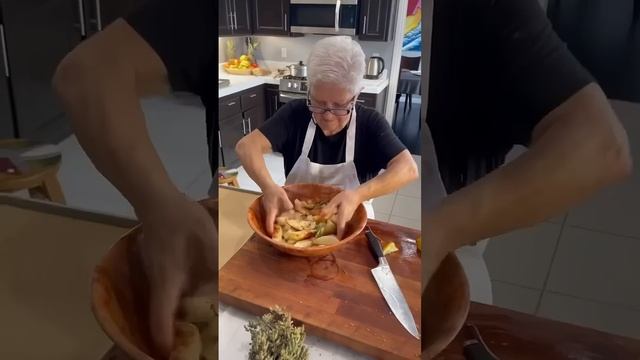 Roasted chicken & potatoes #cook #cooking #food #italy #italianfood #pasta #chef #bread #dessert смотреть онлайн