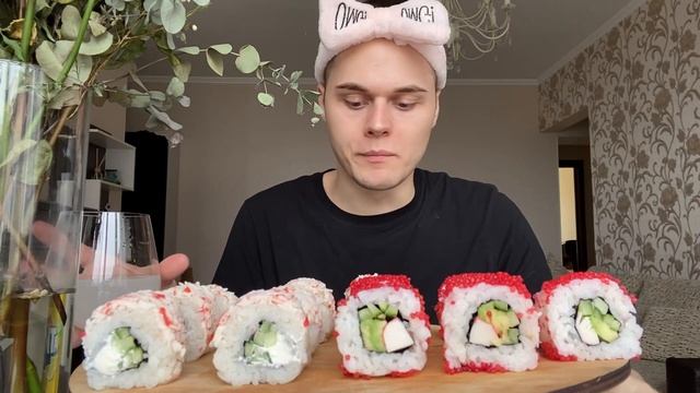Мукбанг роллы суши/ айфон выкинул / Mukbang sushi смотреть онлайн