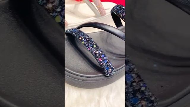Chinelo Feminino Moleca Flat Tira Cruzada Strass смотреть онлайн