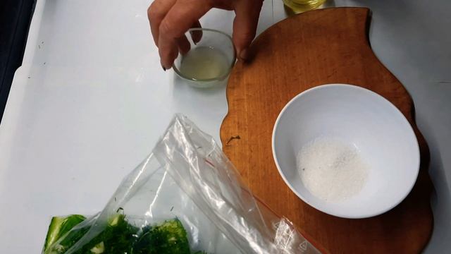 Малосольні ОГІРКИ швидкого приготування. ГОСТРЕНЬКІ. смотреть онлайн