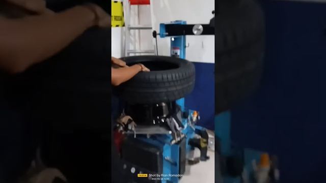 PROSES PEMASANGAN VELG IMPORT HSRWHEEL ORIGINAL MYTH07 RING 18 #hsrwheel #velgracing #denpasar смотреть онлайн