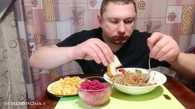 мукбанг/обжор/гречка и квашеная капуста/ смотреть онлайн