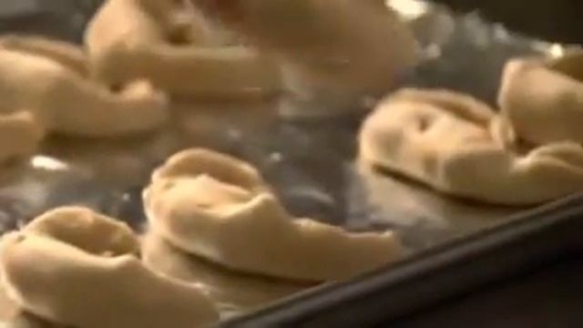 Quick and easy chocolate croissants (حلال) смотреть онлайн