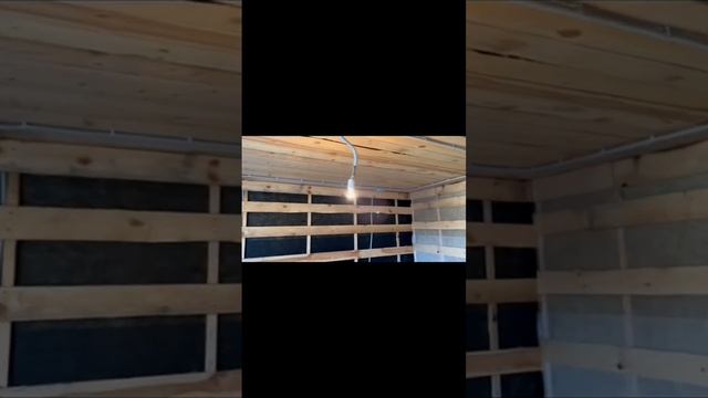 Сделали новую электропроводку в мансардном помещении электропроводка в гофре, открытая по потолку. смотреть онлайн