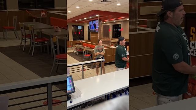 Public freak out in Burger King #nomaskers смотреть онлайн