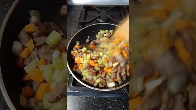 English meat pie. You should definitely try it #shorts смотреть онлайн