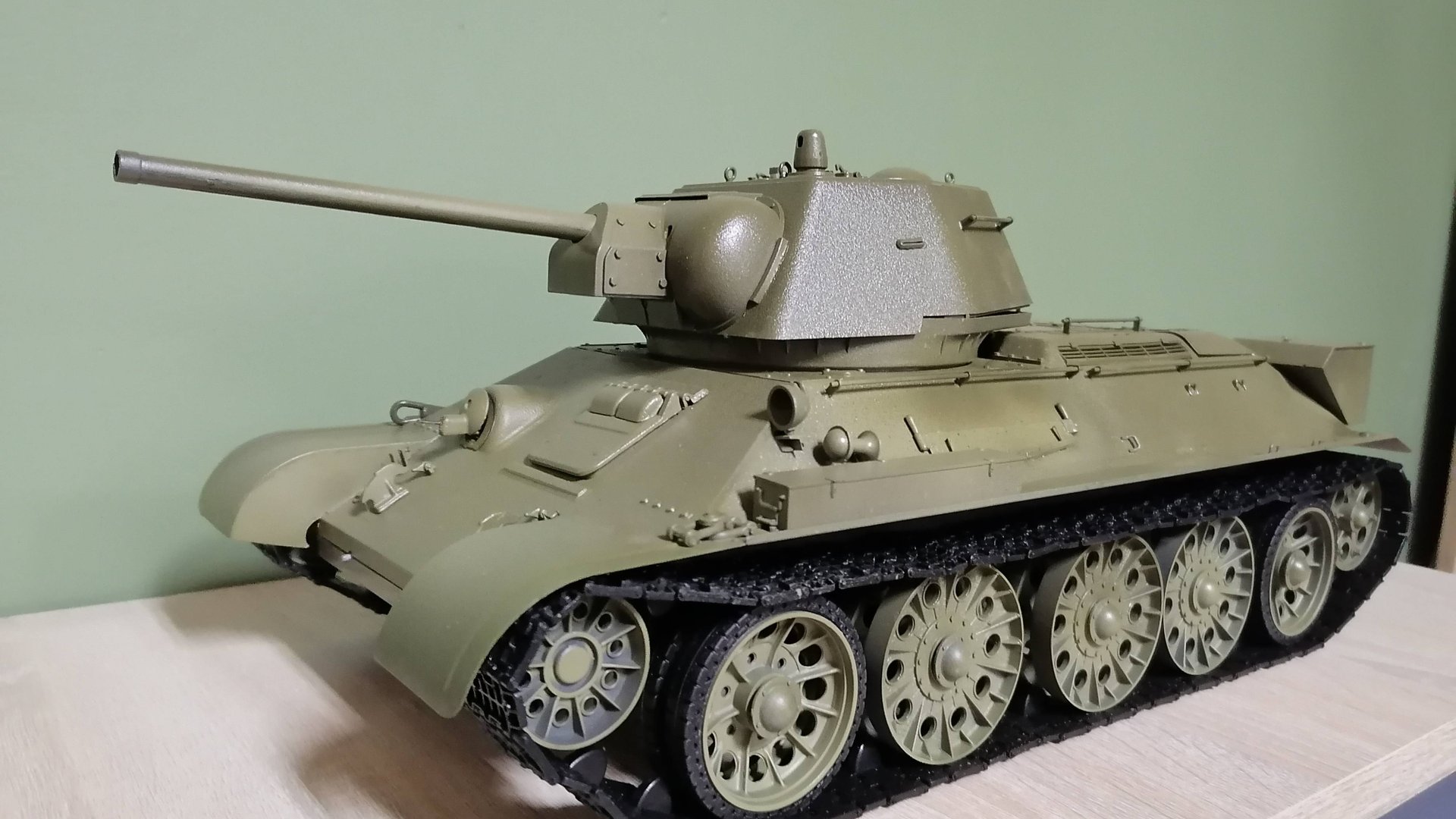 Модель танка Т-34-76 в масштабе 1/16 смотреть онлайн