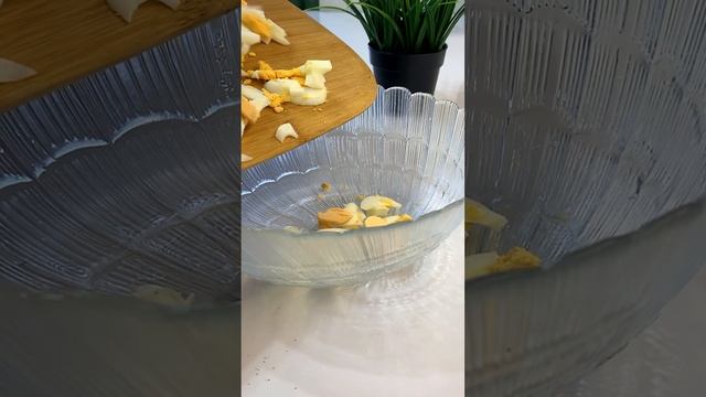 ПЕЧЕНОЧНЫЙ САЛАТ #салат #печенькуриная #печеночныйсалат #салатизпеченки #куринаяпечень #кбжу смотреть онлайн