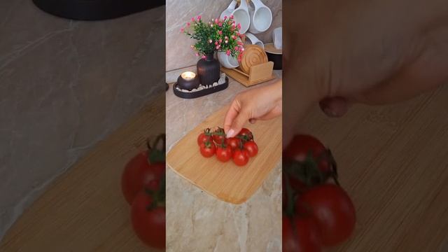 Салат Цезарь с курицей на быструю руку #shorts смотреть онлайн