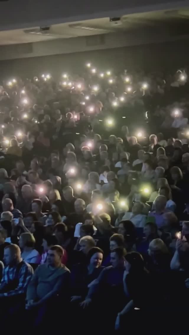 Огонечки Зажёг Весь Зал!🔥 Как же Красиво! Как упоительны в России вечера #добронравов #shorts смотреть онлайн