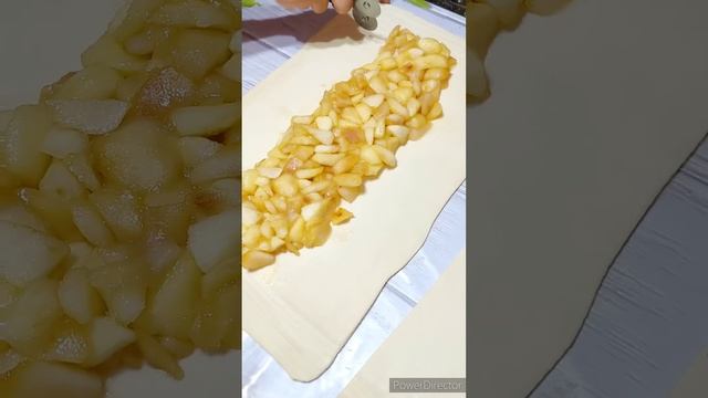 БЫСТРО К ЧАЮ ШТРУДЕЛЬ С ЯБЛОКАМИ🍎🍎#вкусно #готовимдома #готовим #выпечка #рецепты #штрудельсяблокам смотреть онлайн