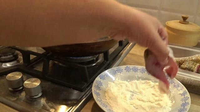 Эх! Такой бы жаренной рыбки сейчас отведать. смотреть онлайн