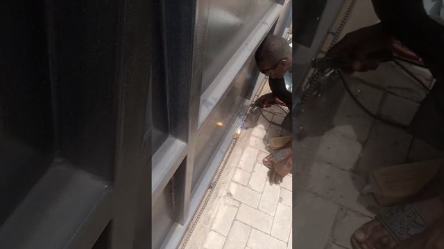 How to wield a metal rack with heavy duty gate for gate automation with Centurion D20 Smart смотреть онлайн