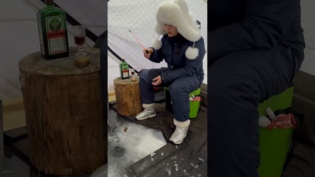 Женская рыбалка #зимняярыбалка #сибирь #урал #рыбалка #нарыбалке #краснодар#краснодар смотреть онлайн